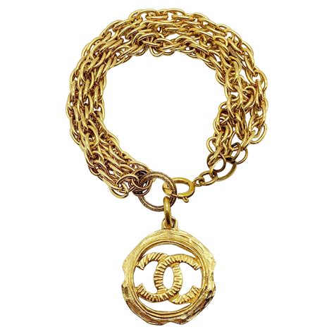 bracciali con pelle chanel|Chanel Bracciali con ciondolo .